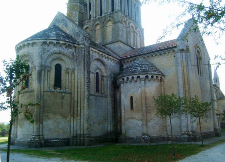 abside d'AULNAY DE SAINTONGE