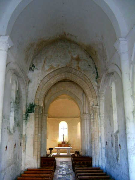 intérieur église de CORME-ECLUSE