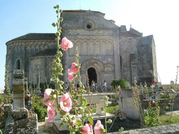 La plus connue des églises de la Saintonge: TALMONT